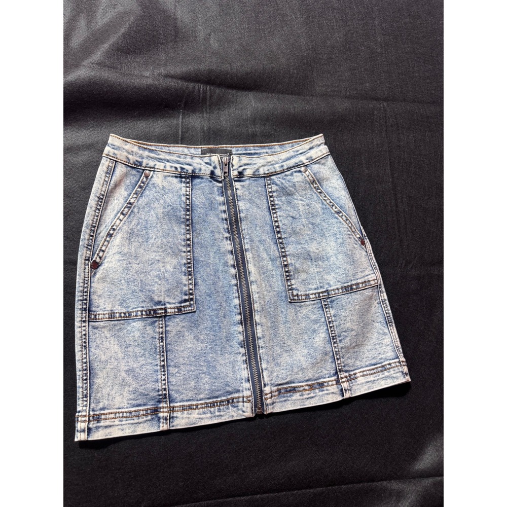 The Style Between Us Acid Wash Denim Mini Skirt Blue Front Zip High Waist Size M